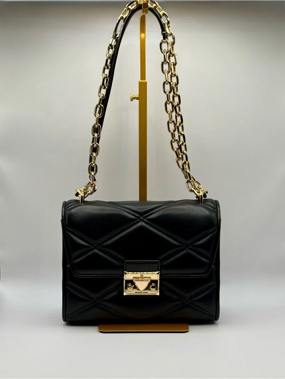 Michael Kors Black Quilted Leather Shoulder Bag with Gold Chain Pre-Owned